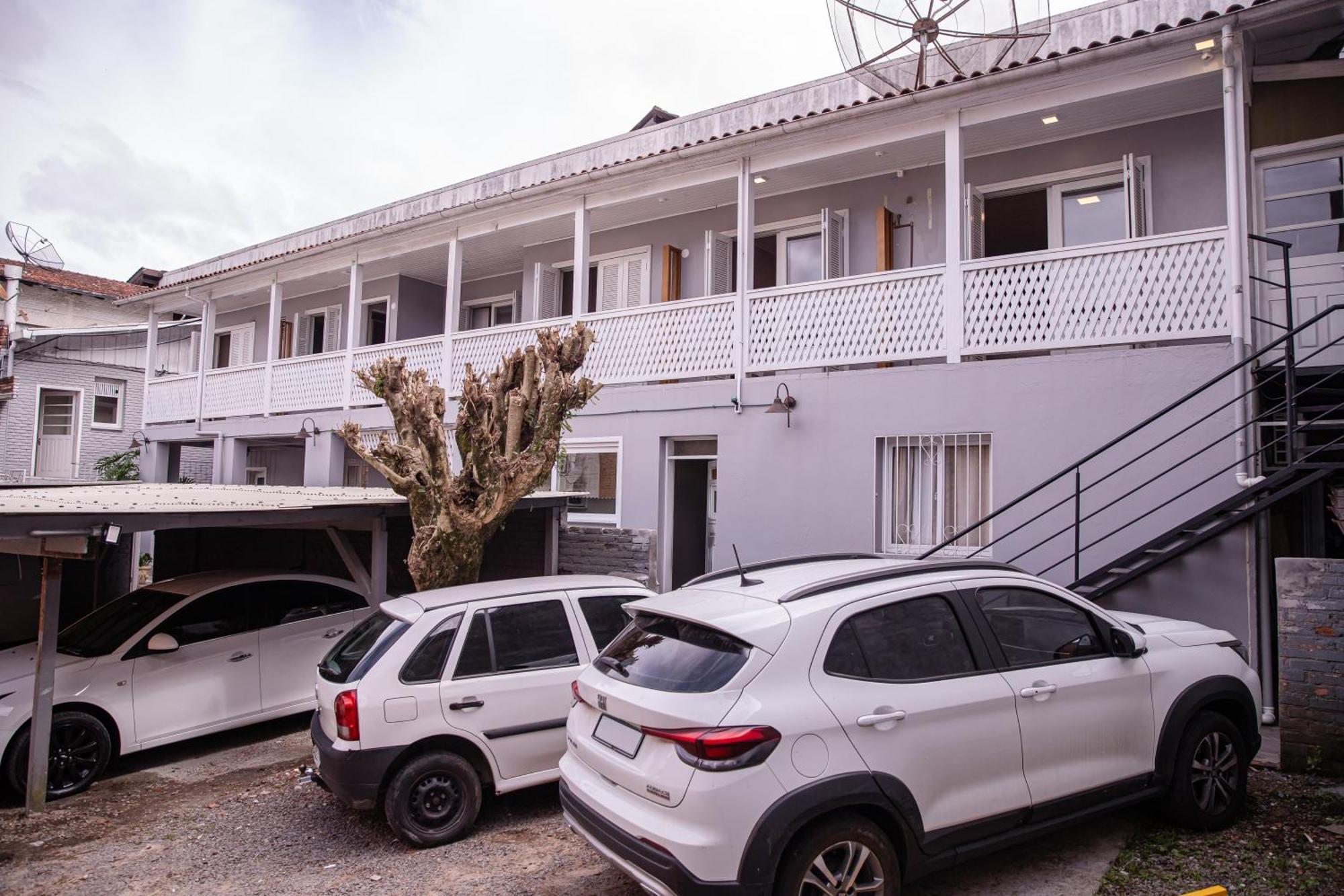 Hospedagem Vila Suica Centro Γκραμάντο Εξωτερικό φωτογραφία